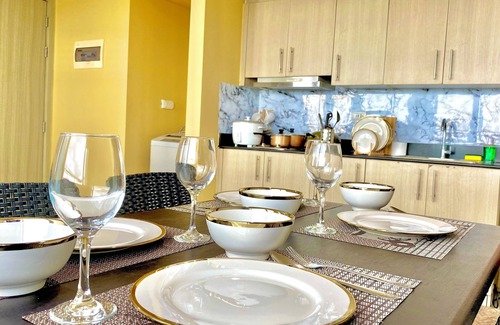 Pasay Condominio | 180° Manila View near Airport, MOA, PICC and World Trade Center w/ Massage chair