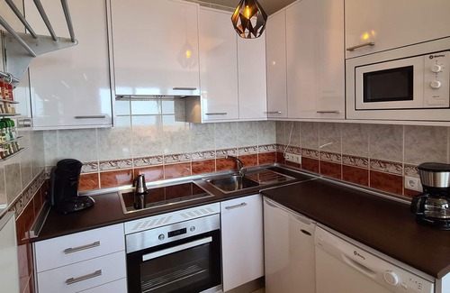 Nerja Apartamento | 180° panoramic sea view, 23m² south terrace, WiFi, 2 air-conditioning, fireplace