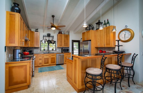 Green Cay Casa | 180° Sea Views, Luxurious Villa, Walk to secluded beach or beach bar
