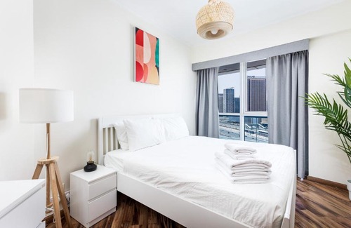Jumeirah Lake Towers Apartamento | 180° Sheik Zayed Road balcony views 2BR in JLT