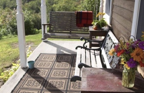 Thompson Casa | 1820's Farmhouse near Elk Mountain Ski Resort - 3 Bed 3.5 Bath