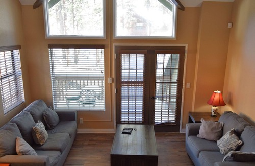 Fawnskin Cabina | 1826-fawnskin Chalet 4 Bedroom Home by RedAwning