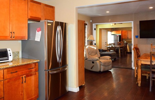 Fawnskin Cabina | 1826-fawnskin Chalet 4 Bedroom Home by RedAwning
