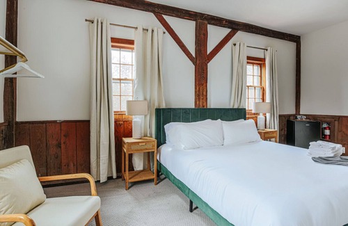 Spottswood Cabina | Osceola Mill is a B&B inn located in the Shenandoah Valley 20 minutes from Lexington and Staunton.