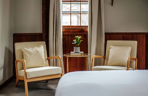 Spottswood Cabina | Osceola Mill is a B&B inn located in the Shenandoah Valley 20 minutes from Lexington and Staunton.