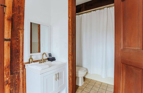 Spottswood Cabina | Osceola Mill is a B&B inn located in the Shenandoah Valley 20 minutes from Lexington and Staunton.