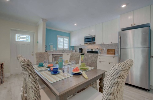 Siesta Key Village Condominio | Balancín de LuLu a pie de playa y pueblo, Piscina climatizada, Wi-Fi, Estación de barbacoa, Patio, Lavandería NUEVO