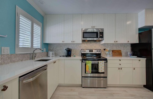 Siesta Key Village Condominio | Balancín de LuLu a pie de playa y pueblo, Piscina climatizada, Wi-Fi, Estación de barbacoa, Patio, Lavandería NUEVO
