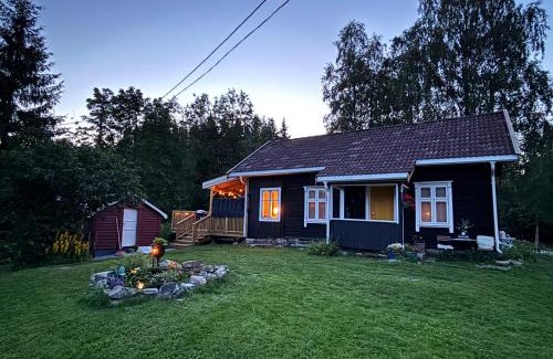 Eidsvoll Casa | 1850 Old Farmhouse Retreat with jacuzzi and sauna
