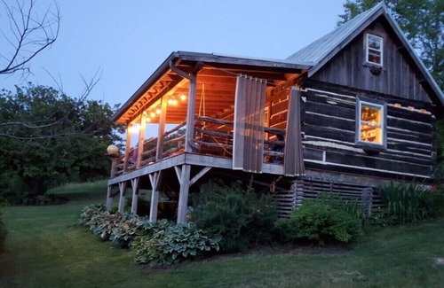 Bellevue Cabina | 1850 Rustic Cabin 20acre Prairie 3stocked ponds