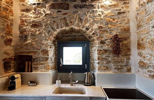 Filoti Casa | 1875 panoramic stone house