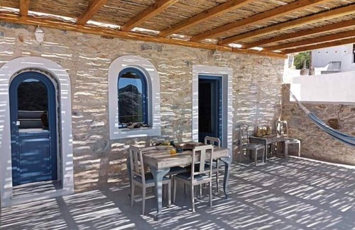 Filoti Casa | 1875 panoramic stone house