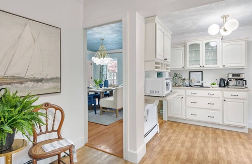 Bristol Condominio | 1878 Victorian Downtown Bristol /Hot tub/Yard