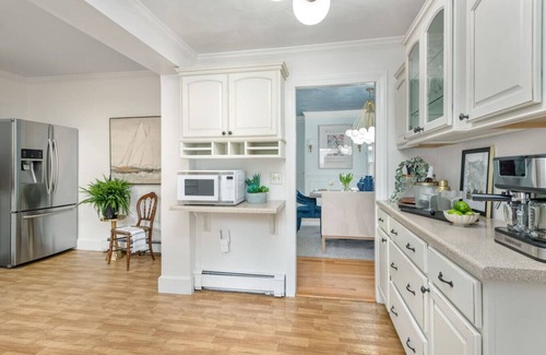 Bristol Condominio | 1878 Victorian Downtown Bristol /Hot tub/Yard