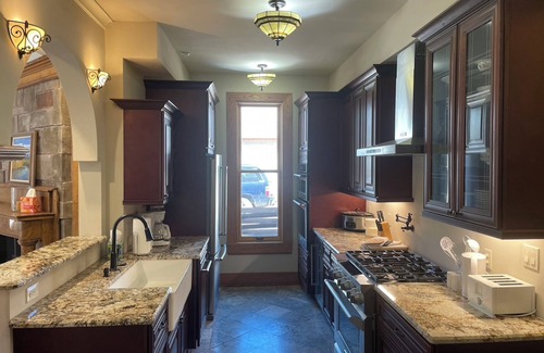 Manitou Springs Historic District Condominio | 1880 Historic Richardsonian Romanesque Manitou Springs Award-winning Restoration