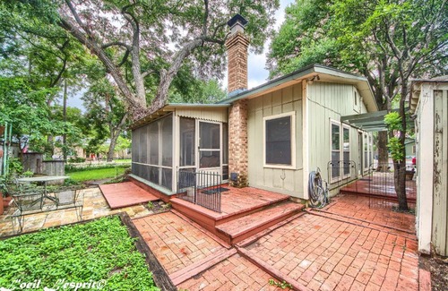New Braunfels Casa | 1880 Market Plaza Haus TS 360