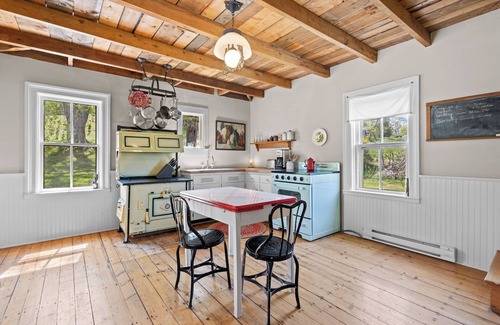 Lunenburg County Casa | 1880s home with modern amenities in West Lahave