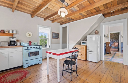 Lunenburg County Casa | 1880s home with modern amenities in West Lahave