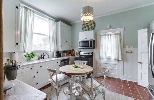 Mount Pleasant Casa | 1883 Colonial Revival Historical Renovation