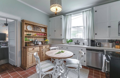 Mount Pleasant Casa | 1883 Colonial Revival Historical Renovation