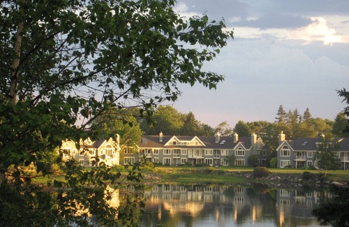 Boothbay Harbor Condominio | 1890's N. England House, terraza privada con vistas al puerto, a 5 minutos a pie de la ciudad