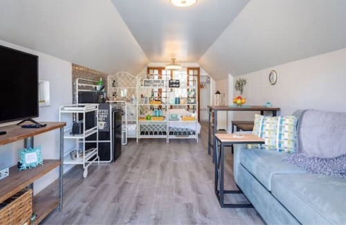 Bradenton Cabaña | 1898 CarriageHouse Pool-D’town-Riverwalk