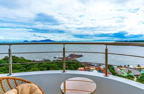 Playa Bonita Village Apartamento | 18A Perfect 2 Bedroom with Ocean and Jungle Views