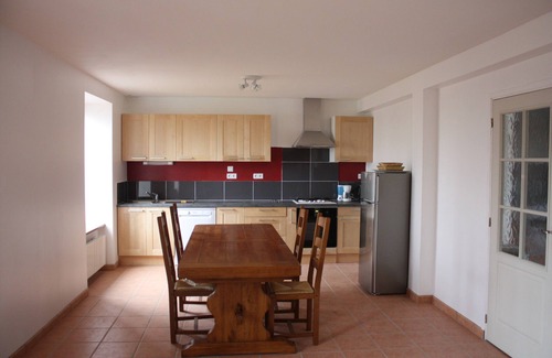 Saint-Victor-la-Riviere Casa | Casa independiente del siglo XVIII