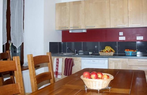 Saint-Victor-la-Riviere Casa | Casa independiente del siglo XVIII
