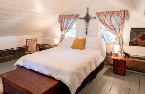 Staunton River Otro | 18th Century Cabin Retreat