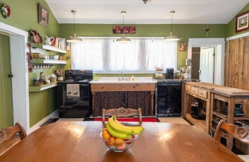 Staunton River Otro | 18th Century Cabin Retreat