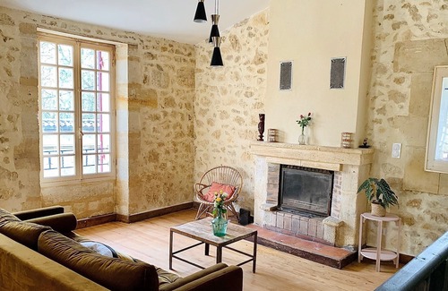 Paillet Casa | 18th century stone house 25 km from Bordeaux