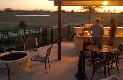 Navasota Casa | 18th Fairway golf course home w patio gas grill, firepit, hot tub, & fitness rm
