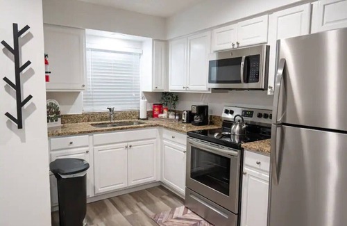 North Hyde Park Casa | #19 - Beautifully styled modern home in Hyde Park Unit B