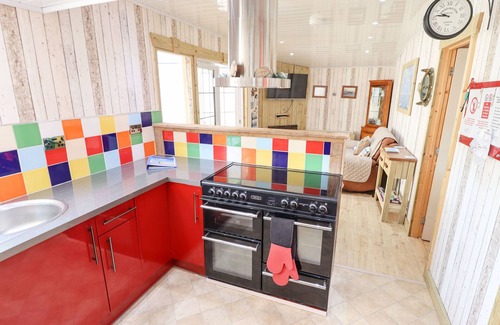 Anderby Creek Casa | 19 GRACE CRESCENT, pet friendly, with a garden in Anderby Creek