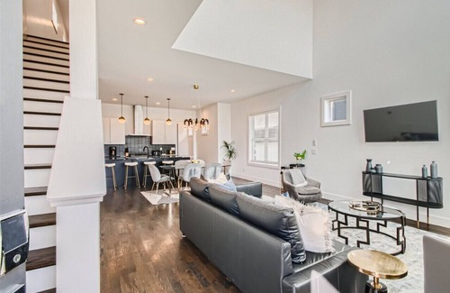 Berry Hill Casa | 19- "MUSIC HILL" Home- The Music City Collection