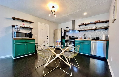 Monroe Casa | 190 Overbrook Drive · Swanky Swango's Dream Home by Jess