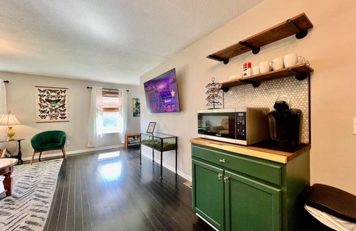 Monroe Casa | 190 Overbrook Drive · Swanky Swango's Dream Home by Jess