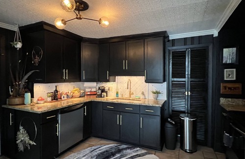 Eastwood Casa | 1900 East Nashville craftsmen Stay where the Rock Stars Party.