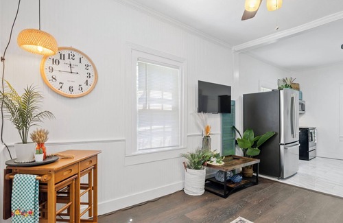 Wilmington Cabaña | 1903 Twin Cottages close to everything Wilmington has to offer.