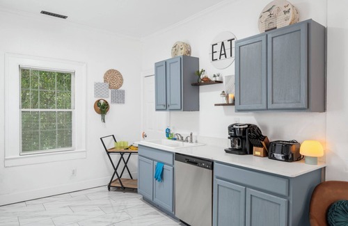 Wilmington Cabaña | 1903 Twin Cottages close to everything Wilmington has to offer.