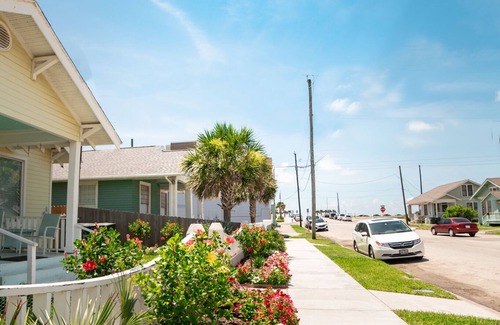 Galveston Casa | 1 BLOQUEO A LA PLAYA. ¡Puedes sentir la brisa del Golfo, 7 plazas en el patio trasero, WIFI GRATIS!