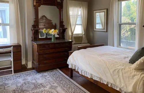 Salisbury Apartamento | 1915 Victorian Wildflower Garden