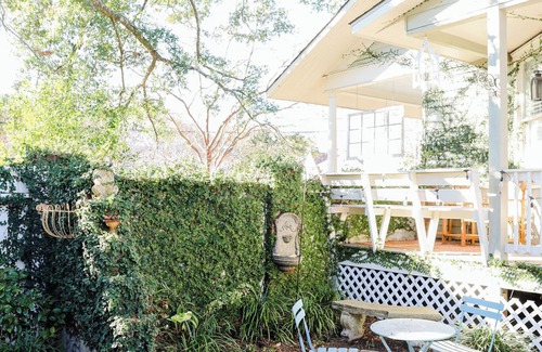 Wilmington Casa | 1916 Coastal Grandmother & modern ADU with firepit