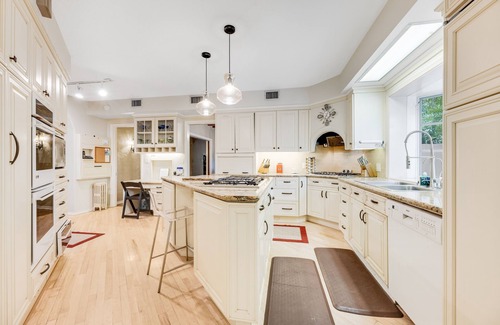 Los Olivos Historic District Casa | 1920's mansion with private pool, theater room & central location