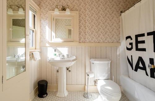 Belmont Casa | 1923 Belmont House of Antiques - Coffee & Brunch
