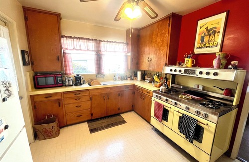 Central San Pedro Casa | 1924 California Bungalow in San Pedro