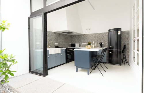 Nicosia Casa | 1924 Gemini House | Jacuzzi, Indoor Garden, Rooftop