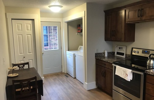 Mandan Casa | 1928 Historic Spacious Victorian Home (Entire House)
