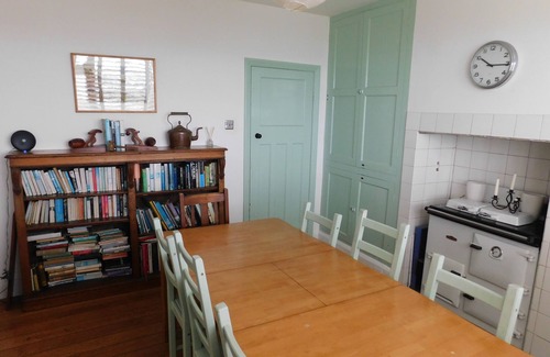 Ty Croes Casa | 1930's bungalow nr Rhosneigr, opposite beach, large garden and amazing views.